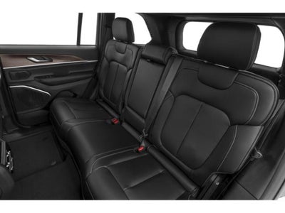 2027 Jeep Grand Cherokee Laredo Altitude