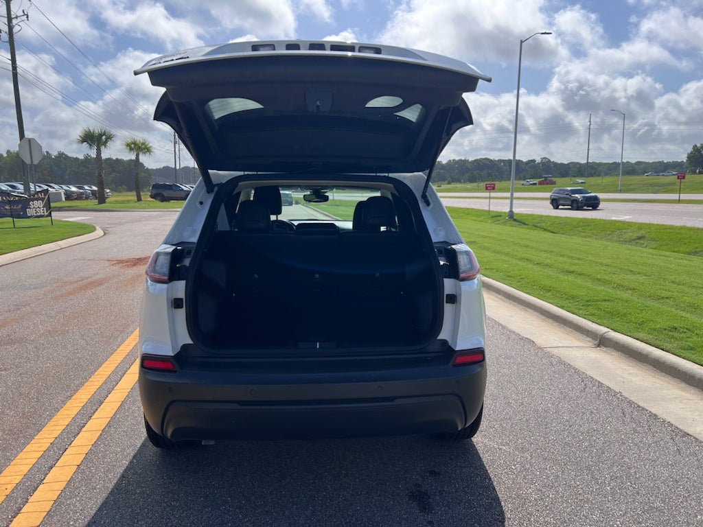 2023 Jeep Cherokee Altitude Lux