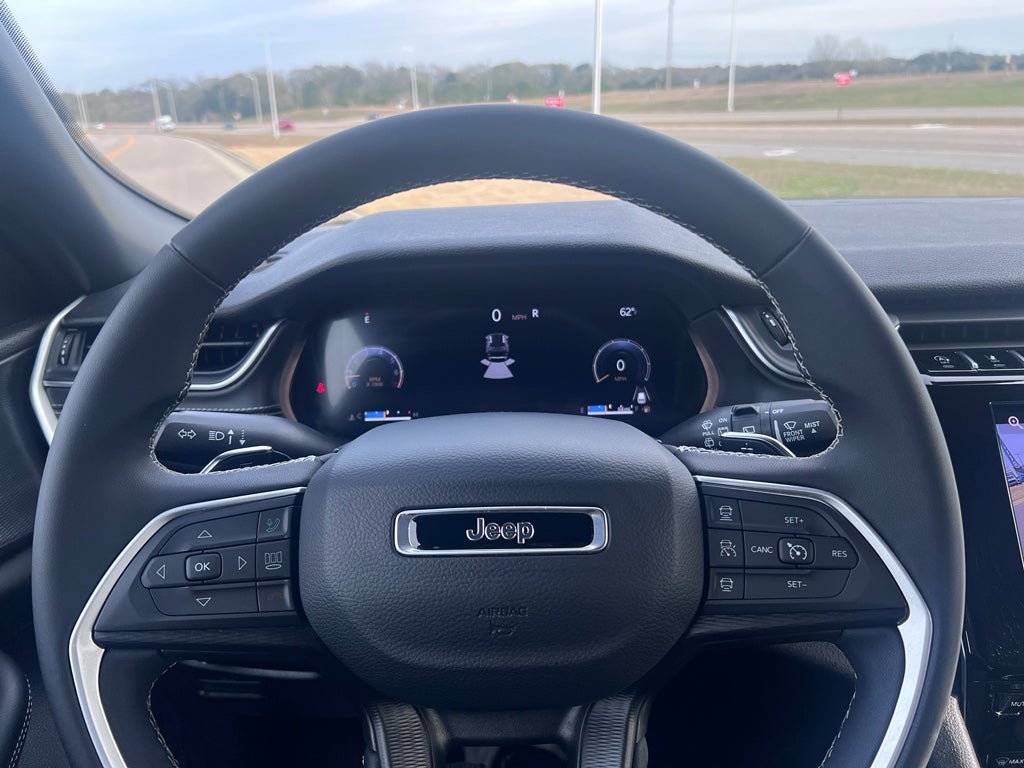 2024 Jeep Grand Cherokee Laredo 4x2