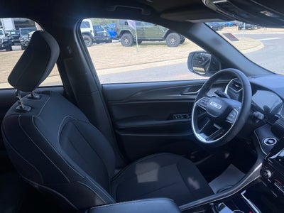 2024 Jeep Grand Cherokee Laredo 4x2