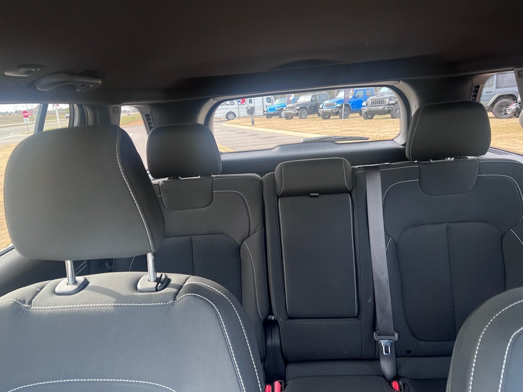 2024 Jeep Grand Cherokee Laredo 4x2