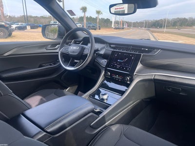 2024 Jeep Grand Cherokee Laredo 4x2