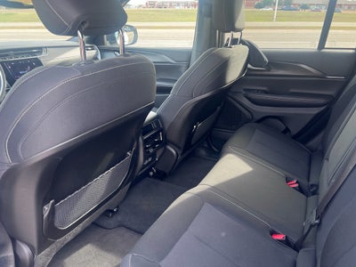 2024 Jeep Grand Cherokee Laredo 4x2