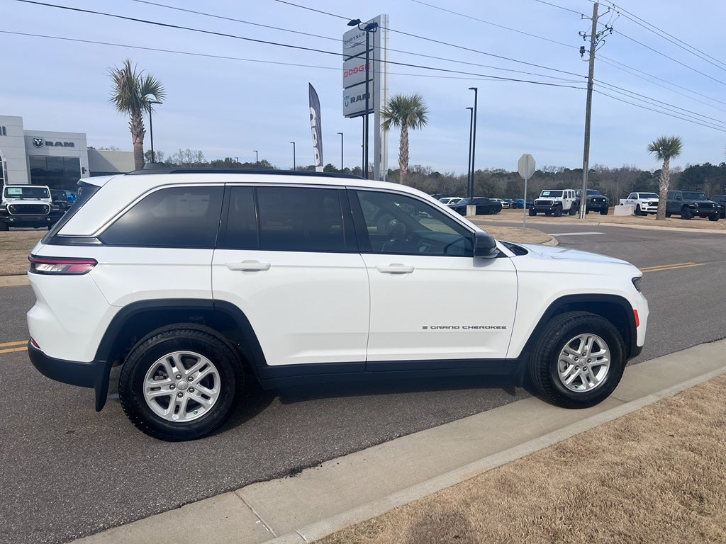 2024 Jeep Grand Cherokee Laredo 4x2
