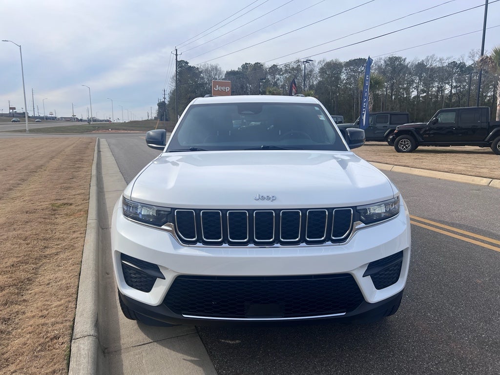 2024 Jeep Grand Cherokee Laredo 4x2