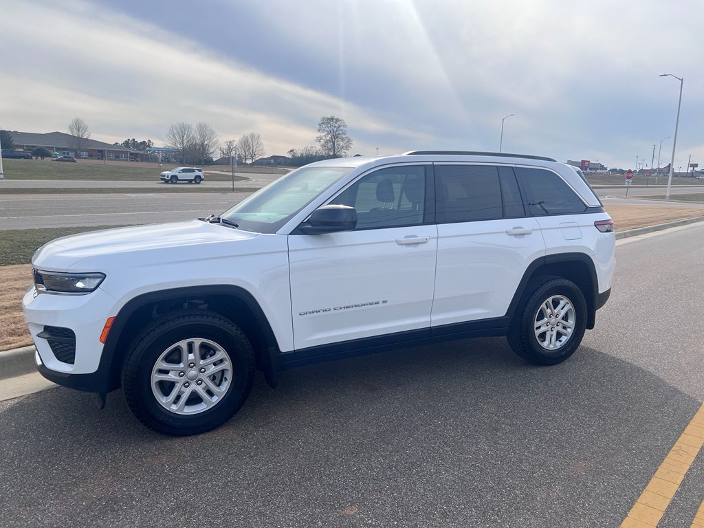 2024 Jeep Grand Cherokee Laredo 4x2