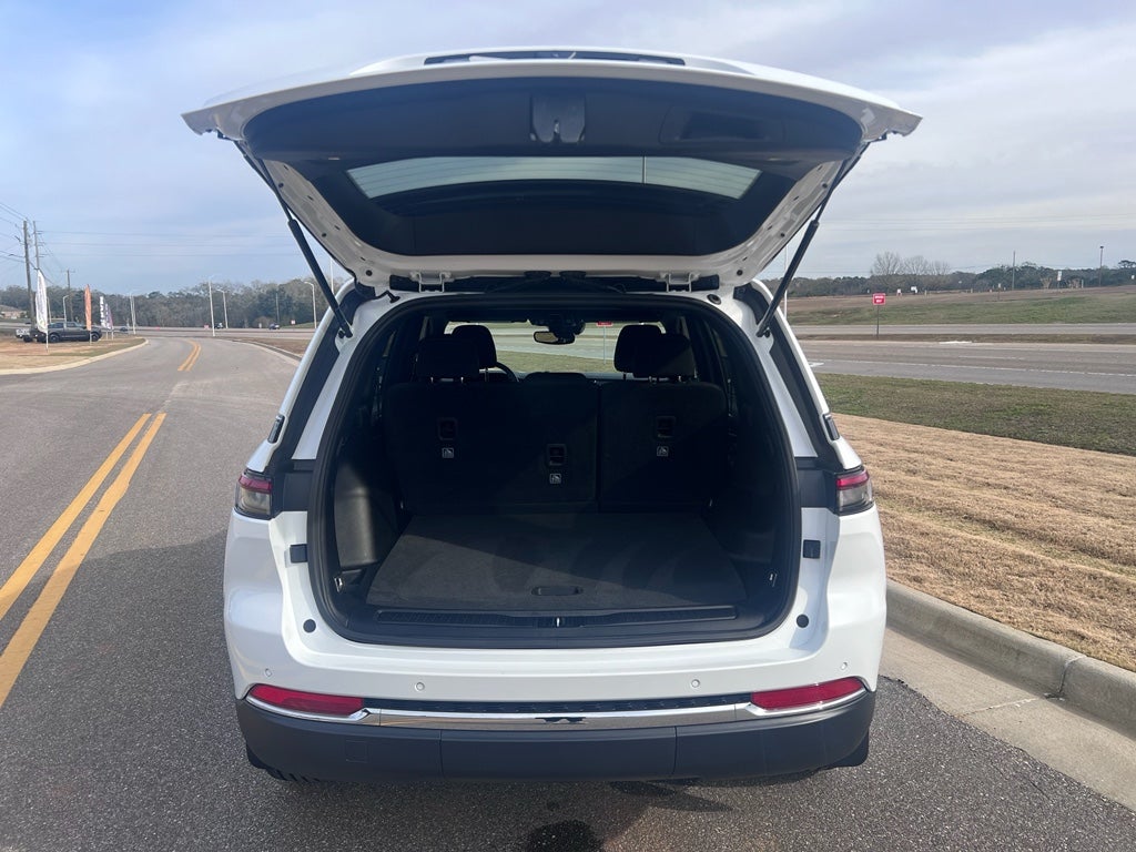 2024 Jeep Grand Cherokee Laredo 4x2