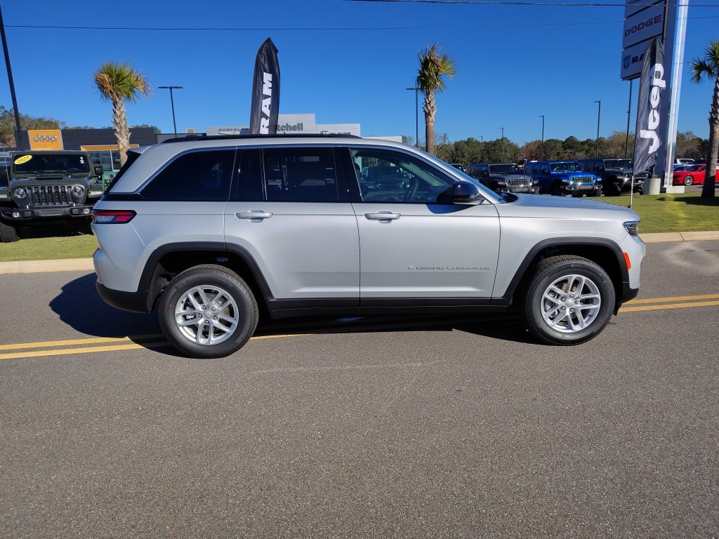 2025 Jeep Grand Cherokee GRAND CHEROKEE LAREDO X 4X2