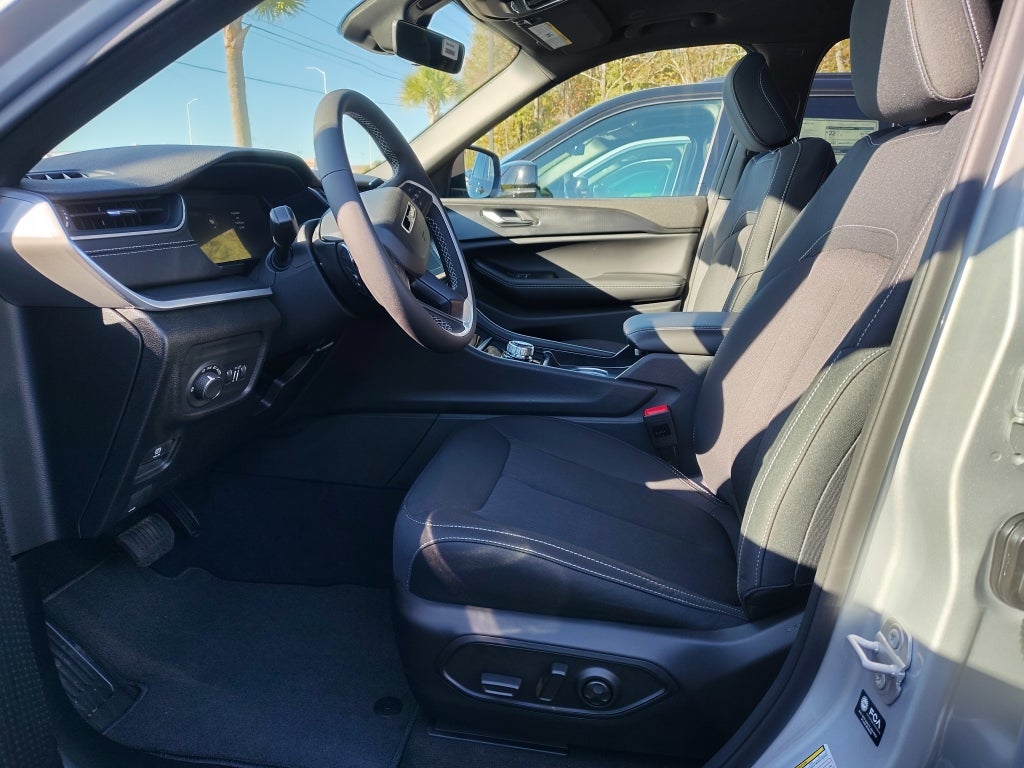 2025 Jeep Grand Cherokee GRAND CHEROKEE LAREDO X 4X2