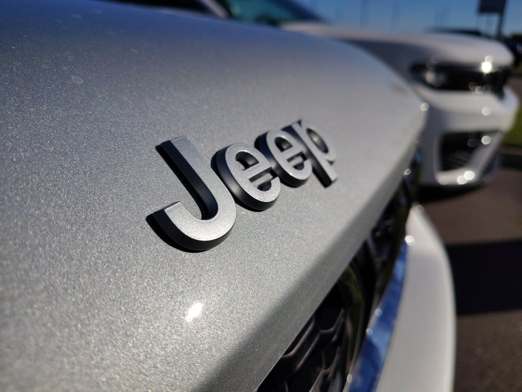 2025 Jeep Grand Cherokee GRAND CHEROKEE LAREDO X 4X2