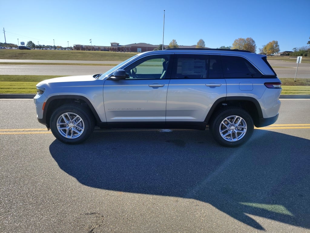 2025 Jeep Grand Cherokee GRAND CHEROKEE LAREDO X 4X2
