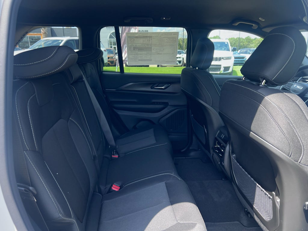 2026 Jeep Grand Cherokee GRAND CHEROKEE LAREDO 4X2