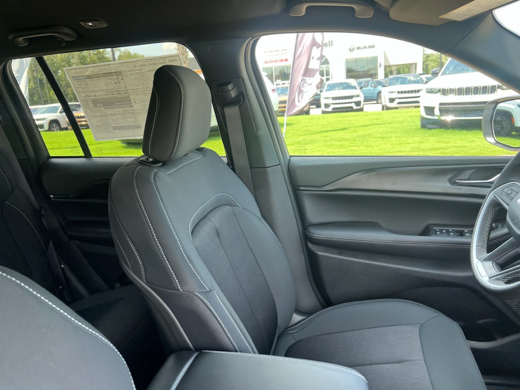2026 Jeep Grand Cherokee GRAND CHEROKEE LAREDO 4X2