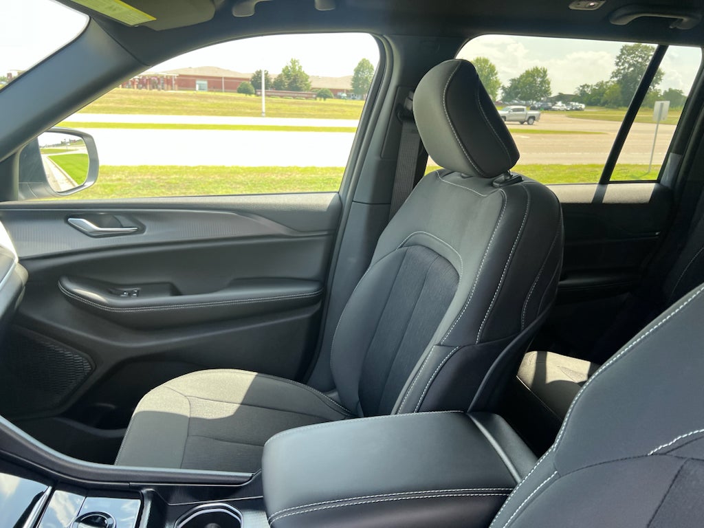 2026 Jeep Grand Cherokee GRAND CHEROKEE LAREDO 4X2