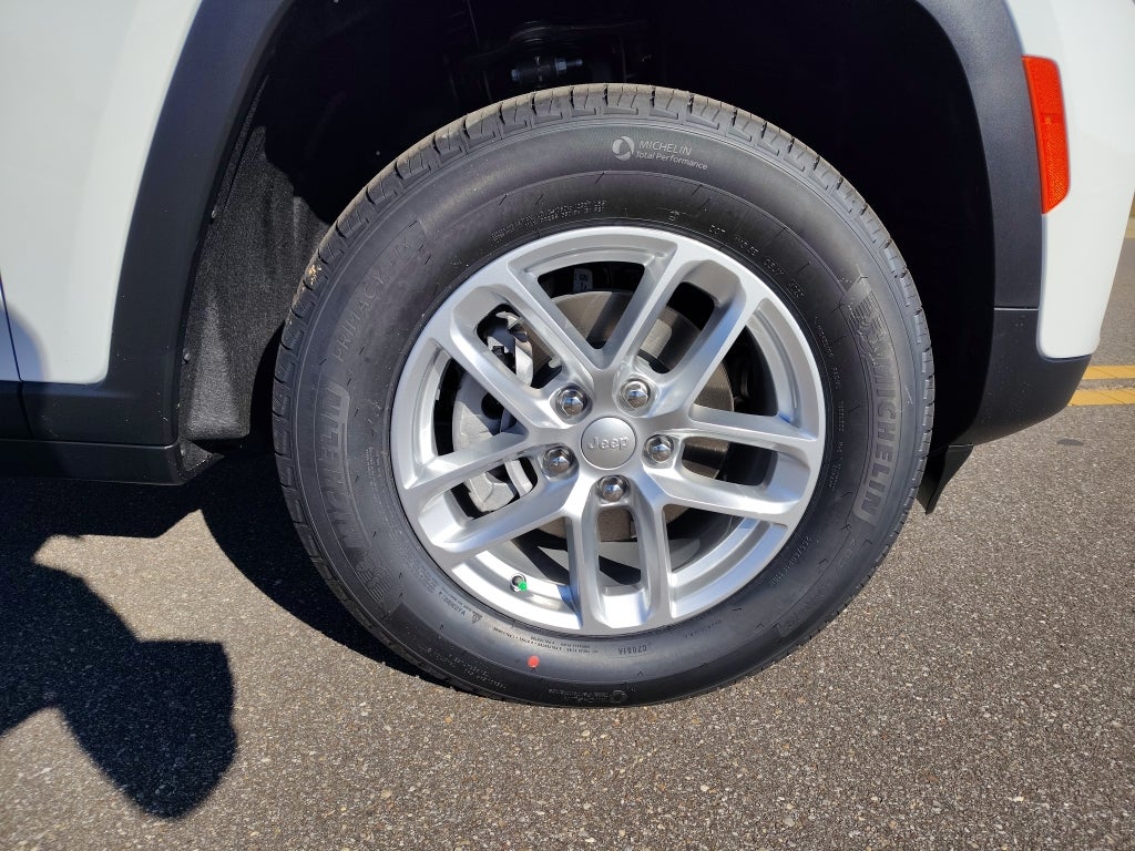 2025 Jeep Grand Cherokee GRAND CHEROKEE LAREDO X 4X2