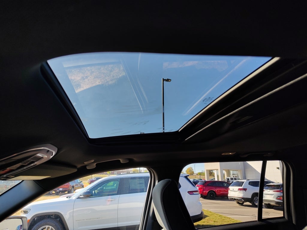 2025 Jeep Grand Cherokee GRAND CHEROKEE LAREDO X 4X2