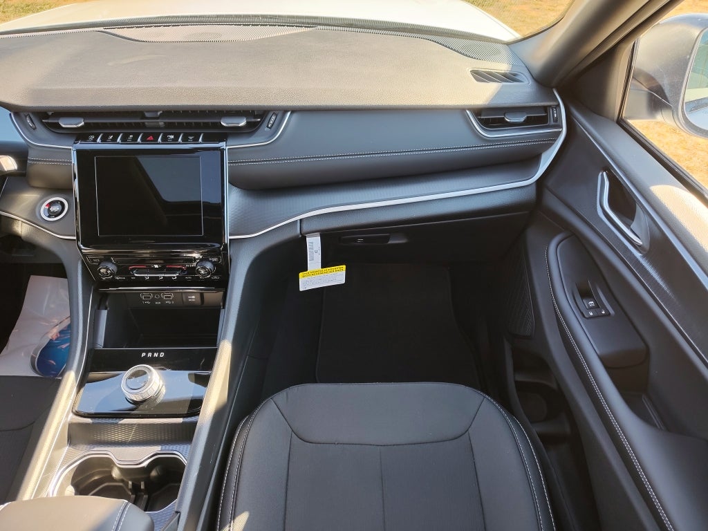 2025 Jeep Grand Cherokee GRAND CHEROKEE LAREDO X 4X2