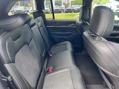 2026 Jeep Grand Cherokee Laredo Altitude