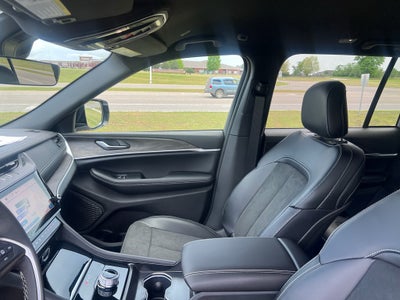 2026 Jeep Grand Cherokee Laredo Altitude