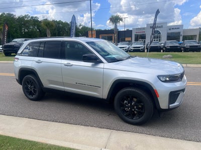 2026 Jeep Grand Cherokee Laredo Altitude