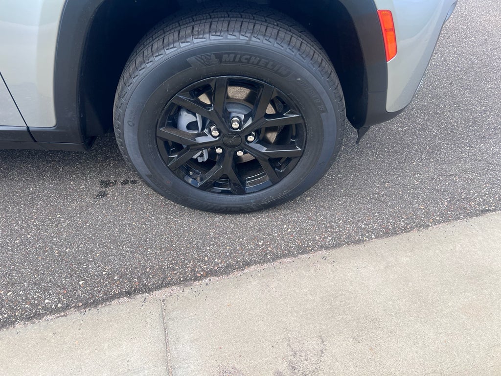 2026 Jeep Grand Cherokee Laredo Altitude