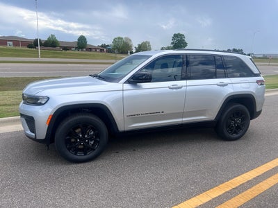2026 Jeep Grand Cherokee Laredo Altitude