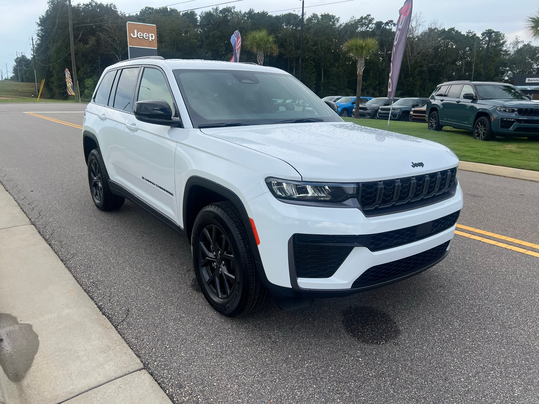 2027 Jeep Grand Cherokee GRAND CHEROKEE LAREDO ALTITUDE 4X2