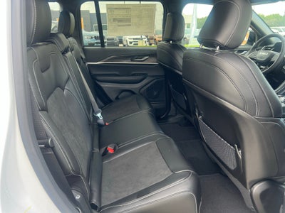 2027 Jeep Grand Cherokee GRAND CHEROKEE LAREDO ALTITUDE 4X2
