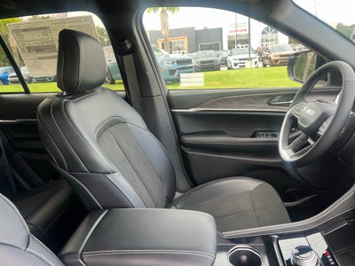 2027 Jeep Grand Cherokee GRAND CHEROKEE LAREDO ALTITUDE 4X2