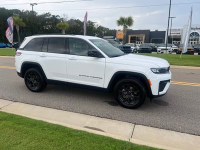 2027 Jeep Grand Cherokee GRAND CHEROKEE LAREDO ALTITUDE 4X2