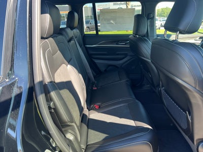 2027 Jeep Grand Cherokee GRAND CHEROKEE LAREDO ALTITUDE 4X2
