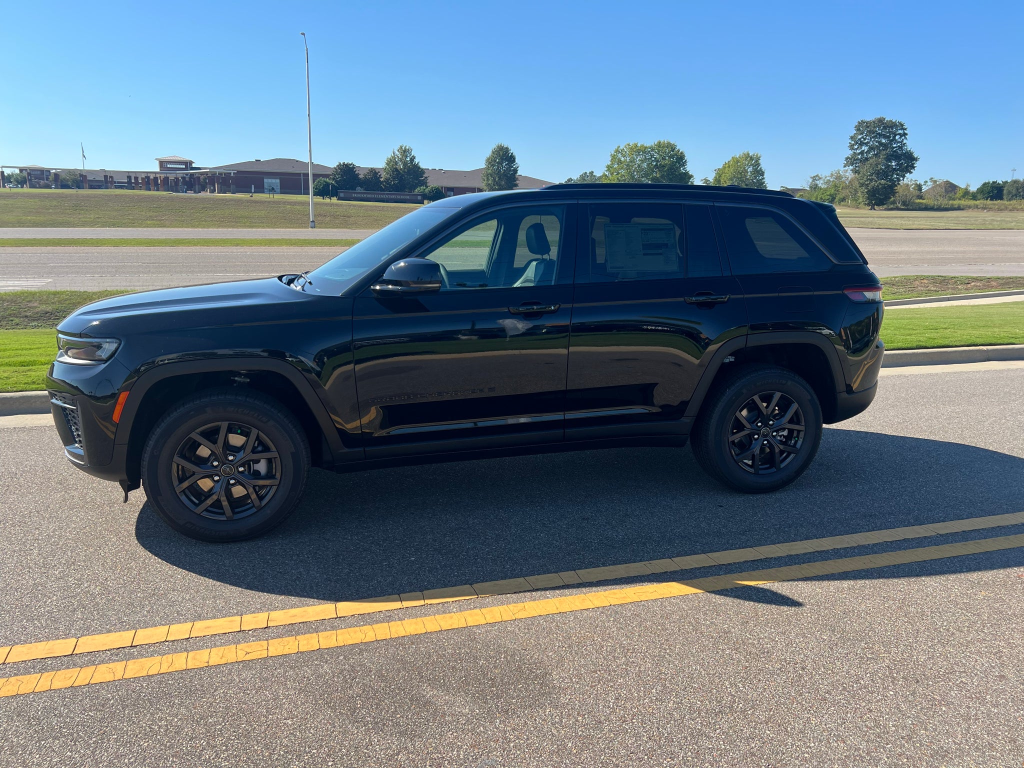 2027 Jeep Grand Cherokee GRAND CHEROKEE LAREDO ALTITUDE 4X2