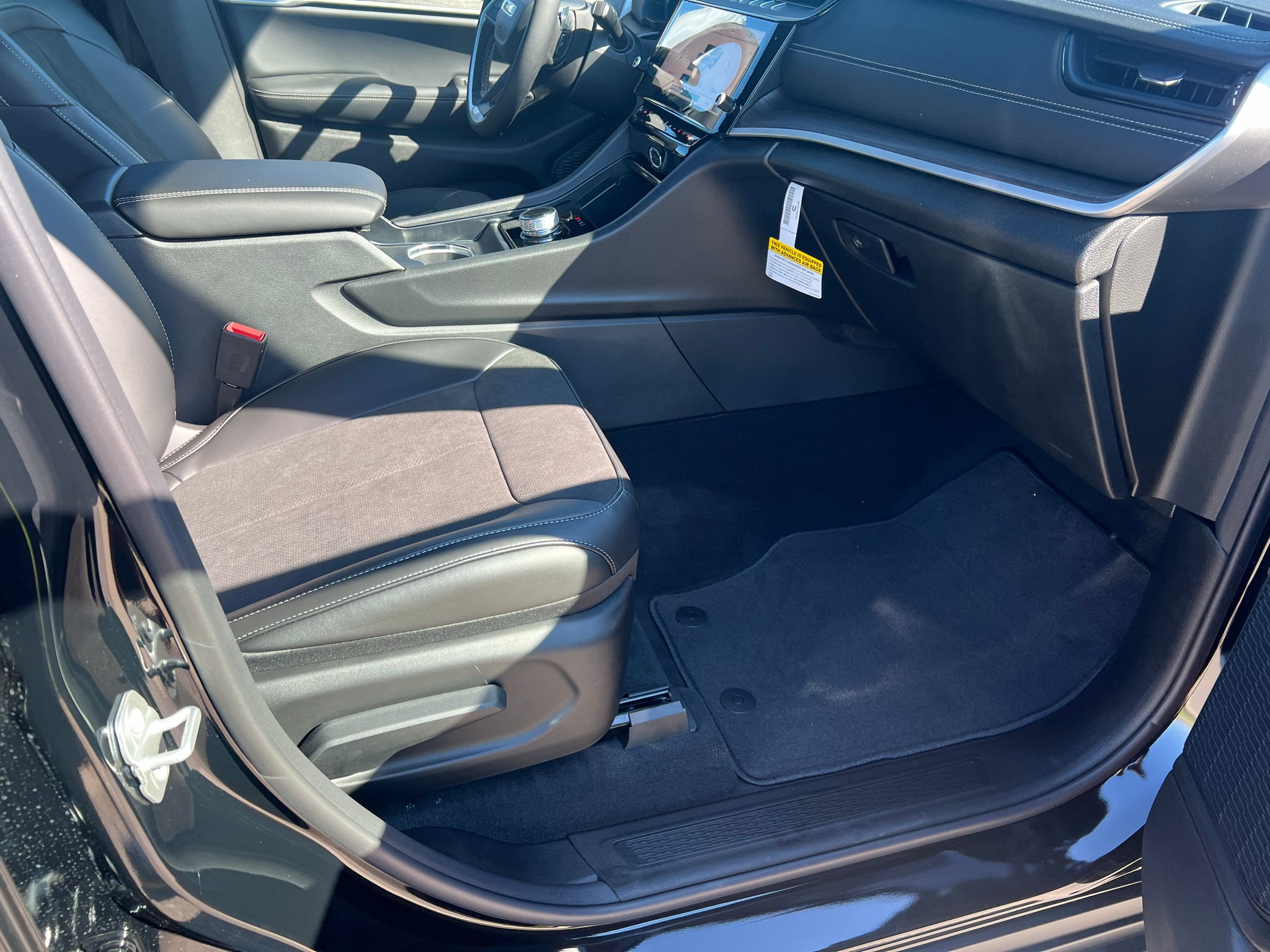 2027 Jeep Grand Cherokee GRAND CHEROKEE LAREDO ALTITUDE 4X2
