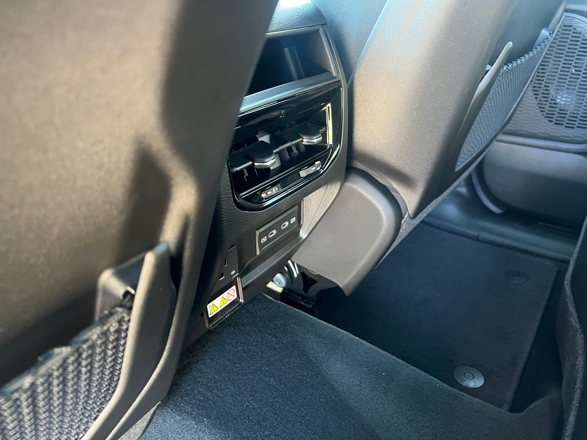 2027 Jeep Grand Cherokee GRAND CHEROKEE LAREDO ALTITUDE 4X2