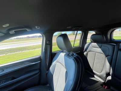 2027 Jeep Grand Cherokee GRAND CHEROKEE LAREDO ALTITUDE 4X2