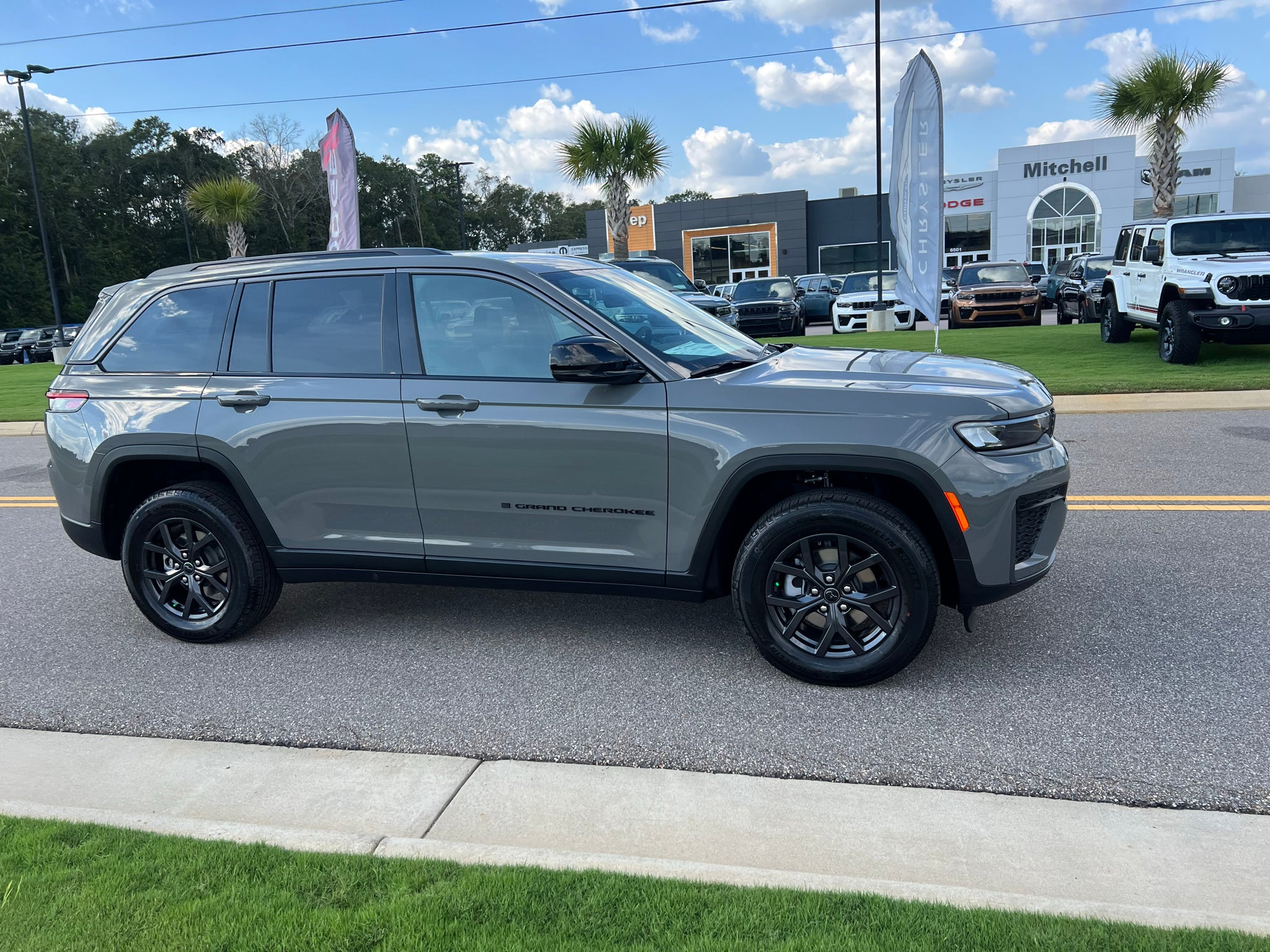 2027 Jeep Grand Cherokee GRAND CHEROKEE LAREDO ALTITUDE 4X2