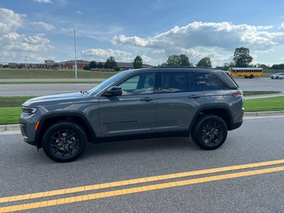 2027 Jeep Grand Cherokee GRAND CHEROKEE LAREDO ALTITUDE 4X2