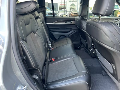 2027 Jeep Grand Cherokee GRAND CHEROKEE LAREDO ALTITUDE 4X2