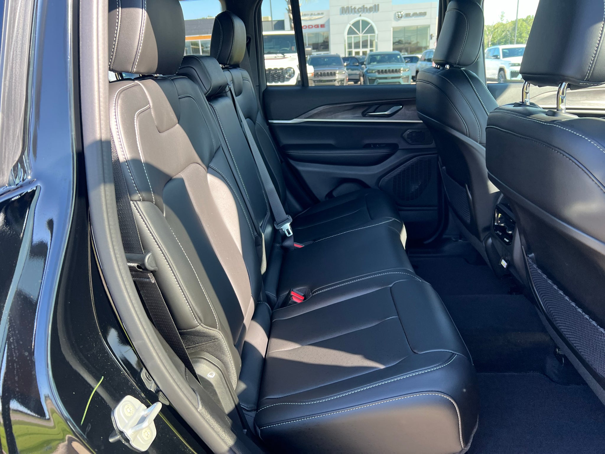 2027 Jeep Grand Cherokee GRAND CHEROKEE LIMITED 4X2