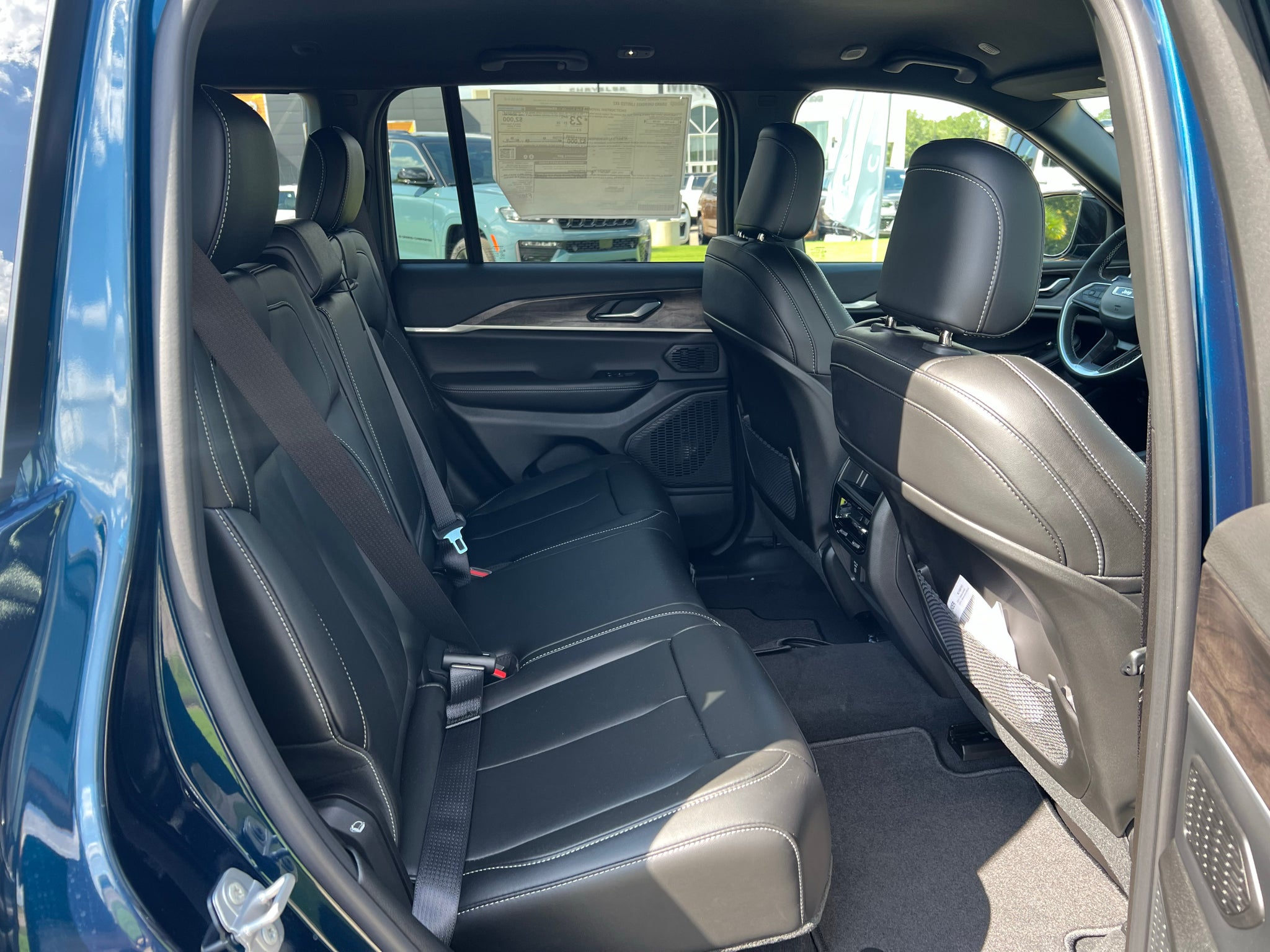 2027 Jeep Grand Cherokee GRAND CHEROKEE LIMITED 4X2