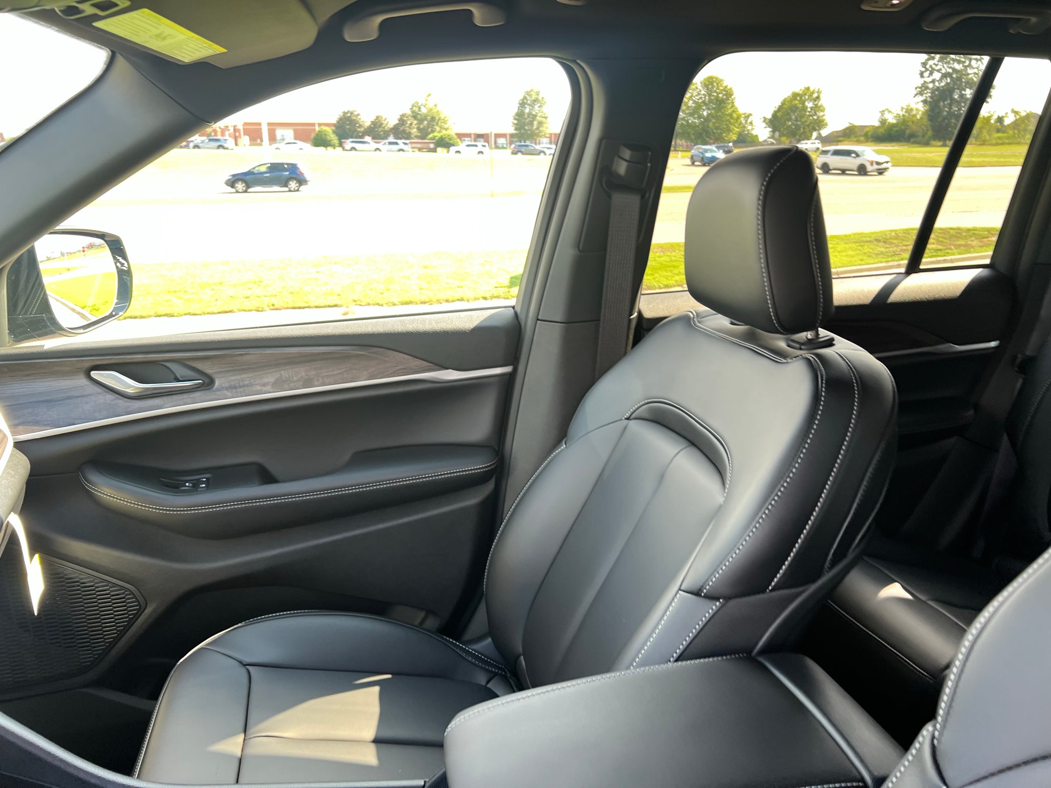 2027 Jeep Grand Cherokee GRAND CHEROKEE LIMITED 4X2