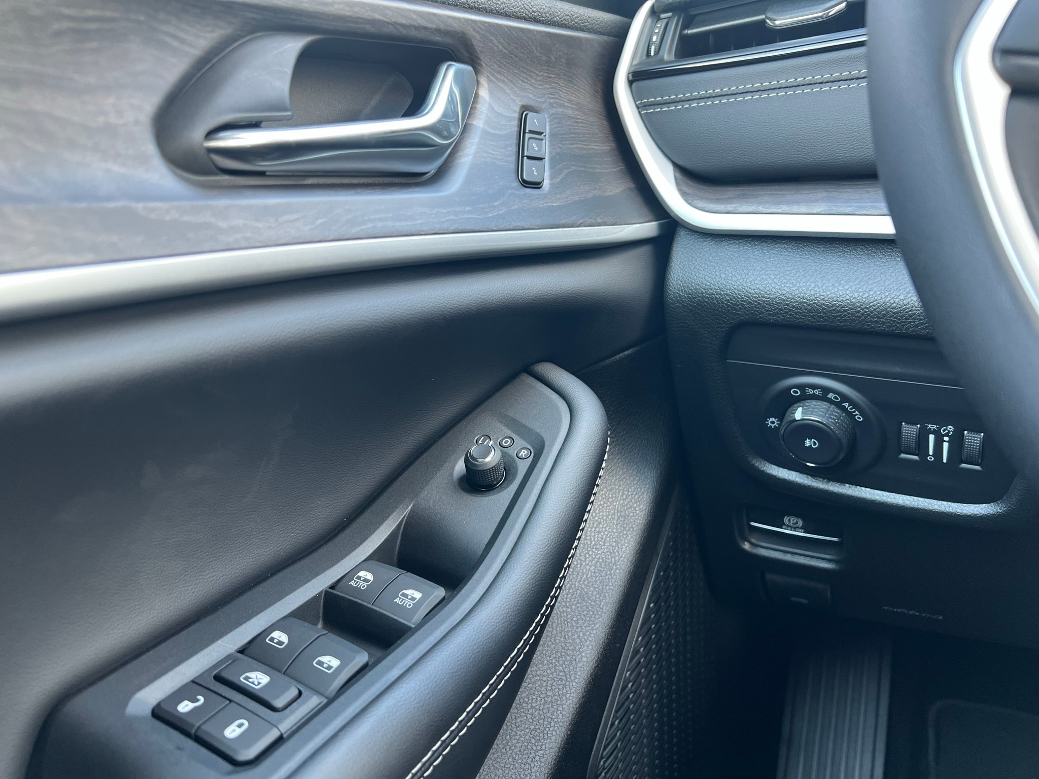 2027 Jeep Grand Cherokee GRAND CHEROKEE LIMITED 4X2