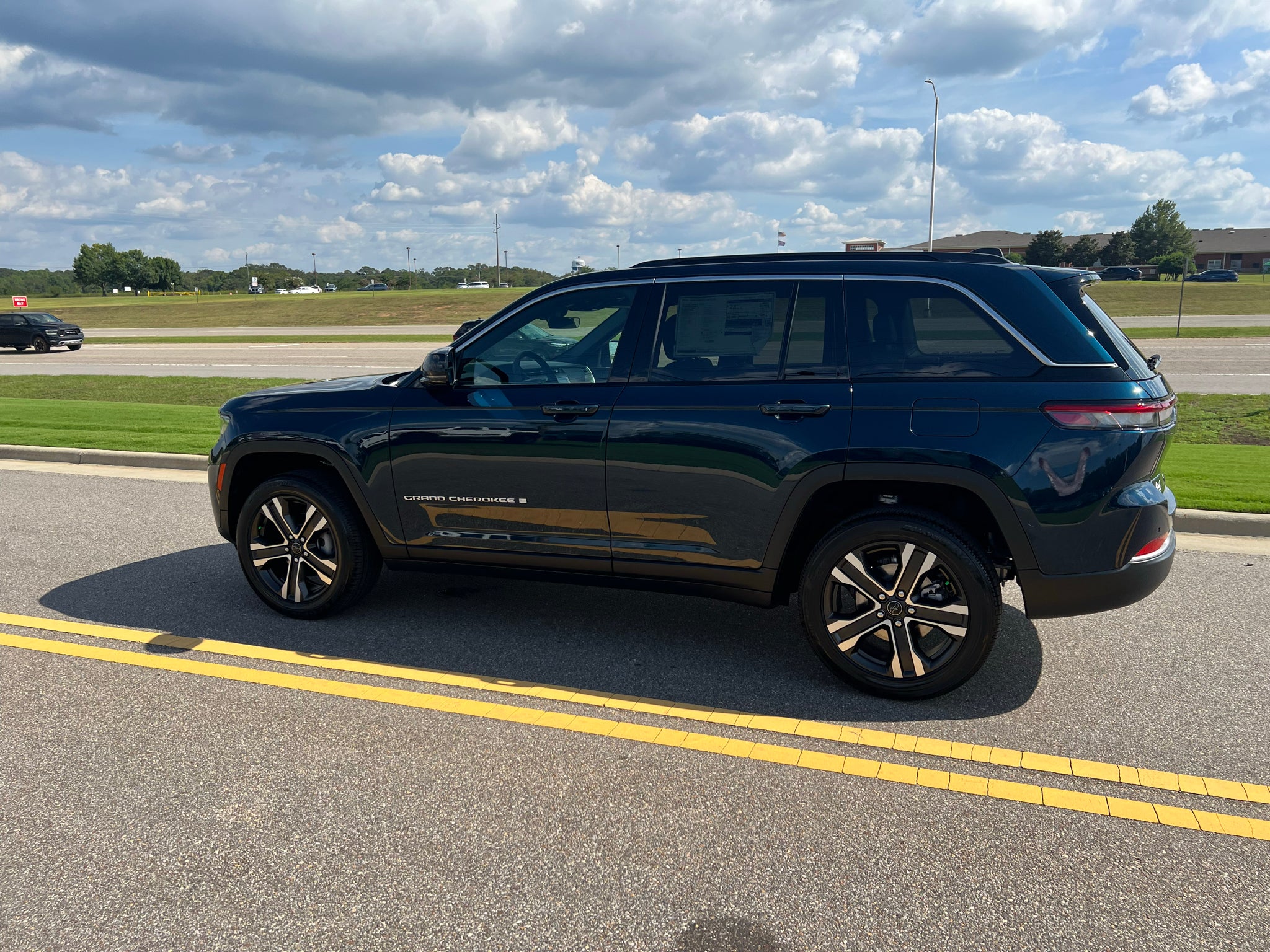 2027 Jeep Grand Cherokee GRAND CHEROKEE LIMITED 4X2