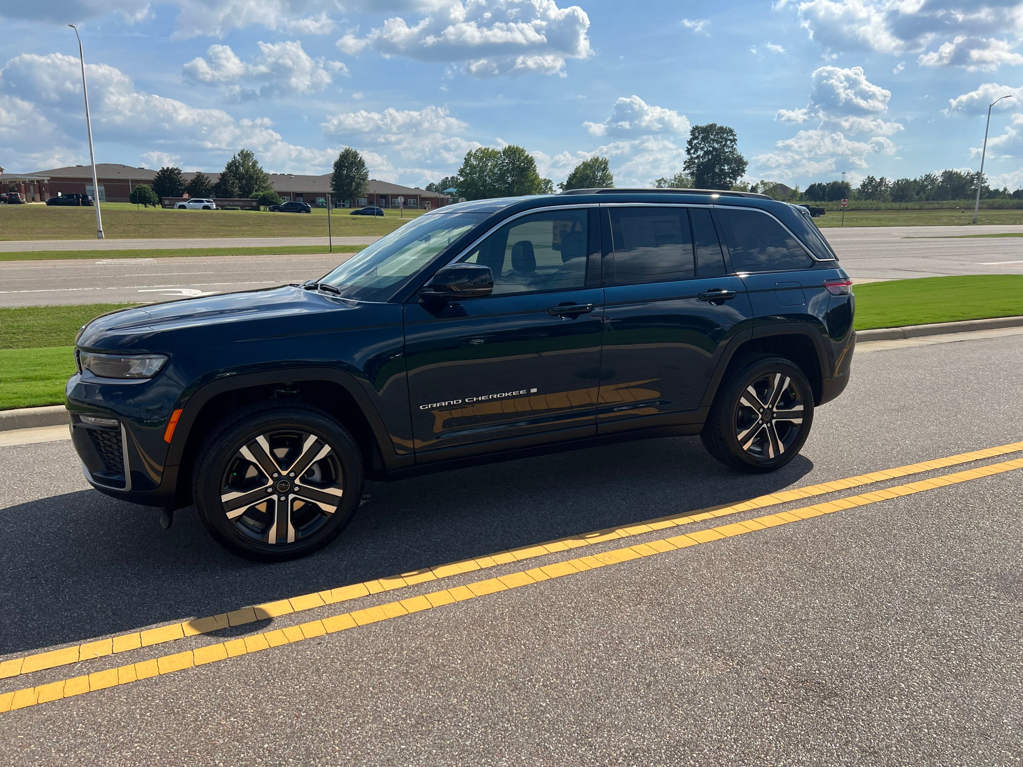 2027 Jeep Grand Cherokee GRAND CHEROKEE LIMITED 4X2