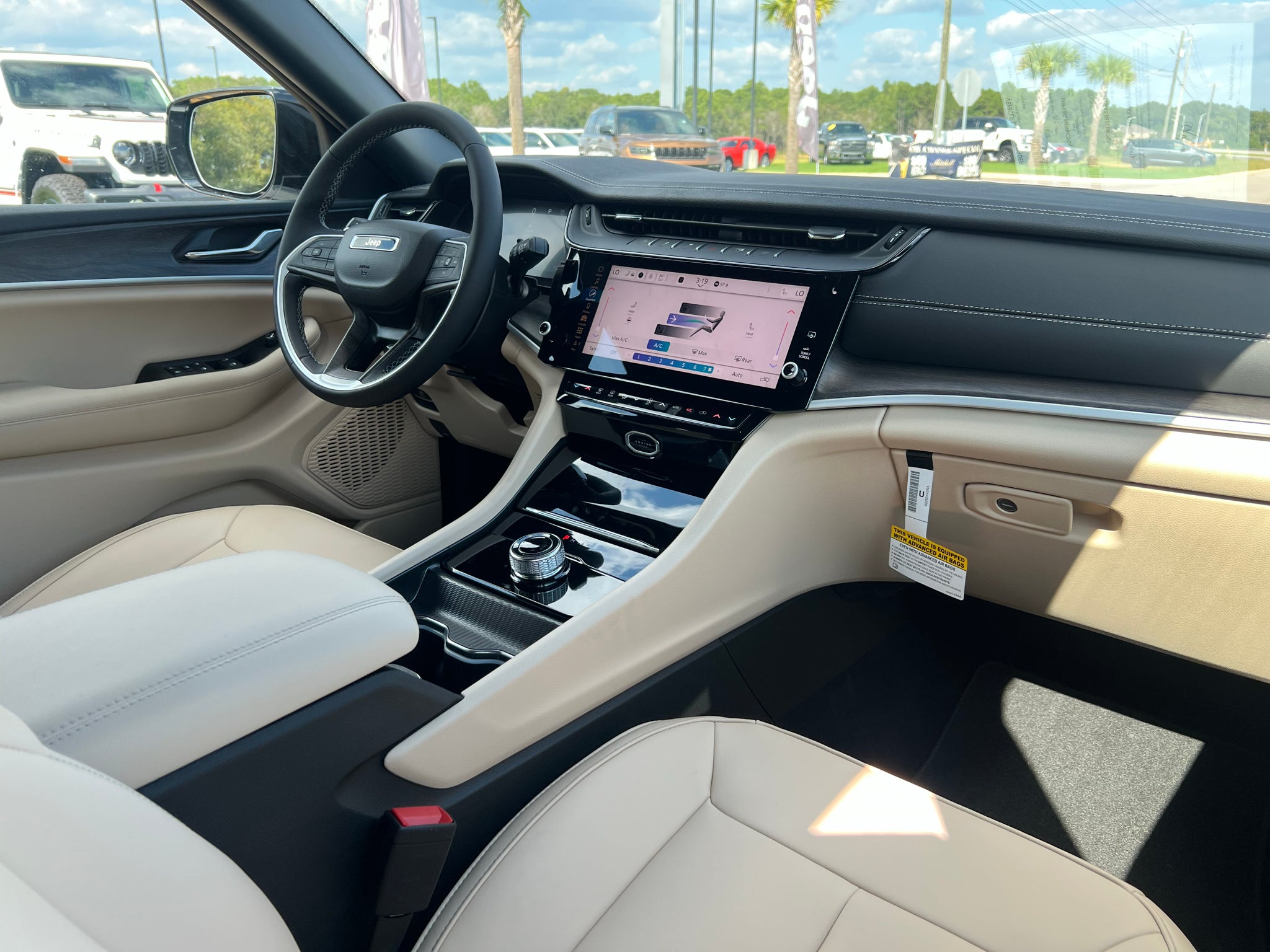 2027 Jeep Grand Cherokee GRAND CHEROKEE LIMITED 4X2