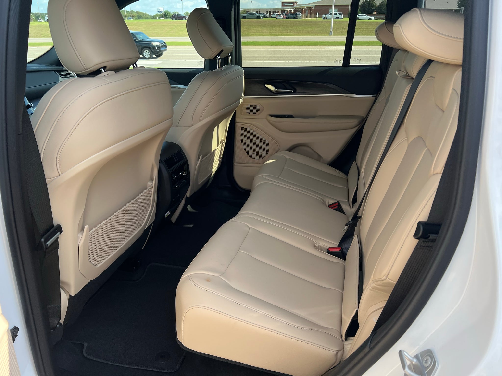 2027 Jeep Grand Cherokee GRAND CHEROKEE LIMITED 4X2