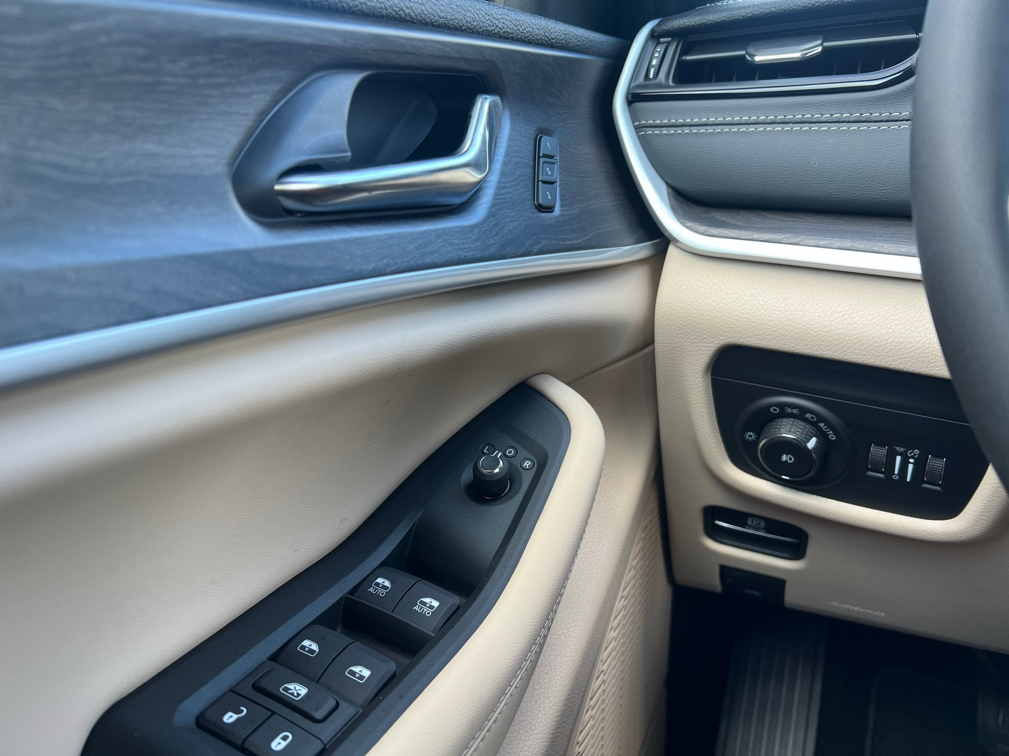 2027 Jeep Grand Cherokee GRAND CHEROKEE LIMITED 4X2