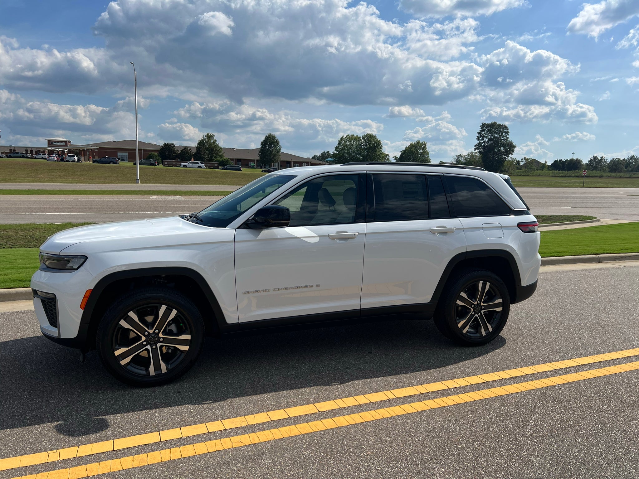 2027 Jeep Grand Cherokee GRAND CHEROKEE LIMITED 4X2