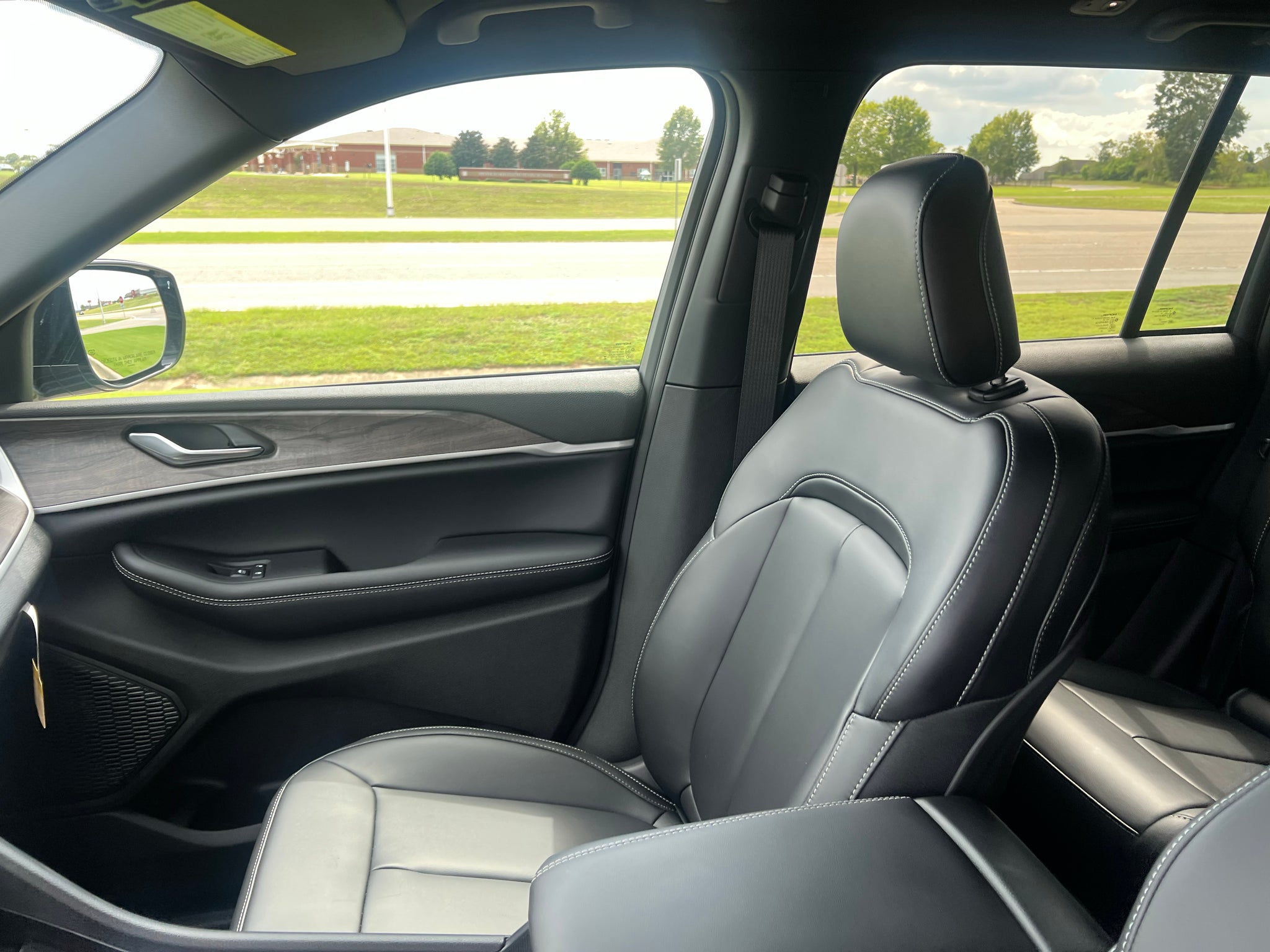 2027 Jeep Grand Cherokee GRAND CHEROKEE LIMITED 4X2