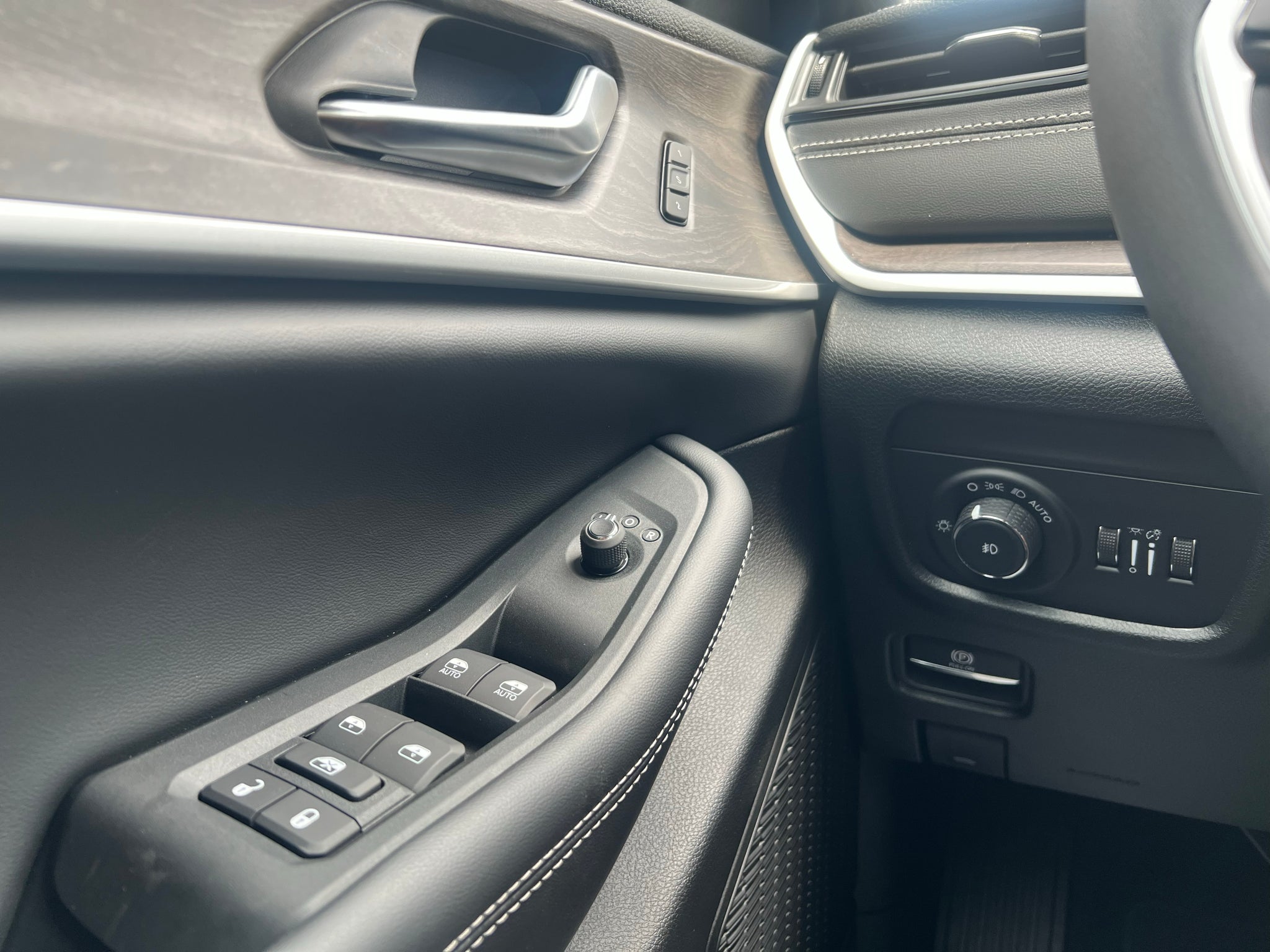 2027 Jeep Grand Cherokee GRAND CHEROKEE LIMITED 4X2